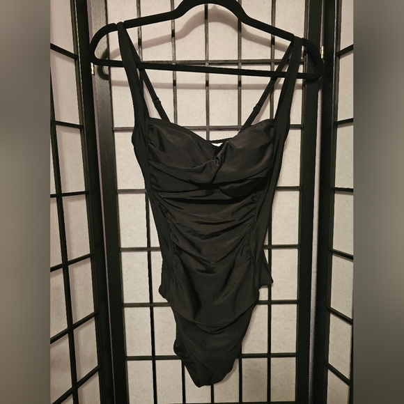 Jaclyn Smith Black One Piece Swimsuit Ruched Tummy Control Padded Size 8 - Picture 1 of 5